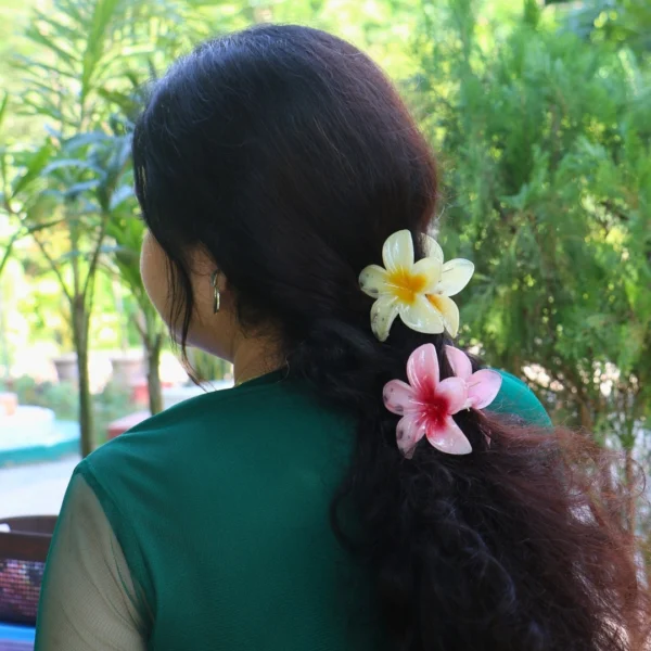 Elegant Flower Hair Claw Clips – Stylish & Strong Flower Claws (Large)