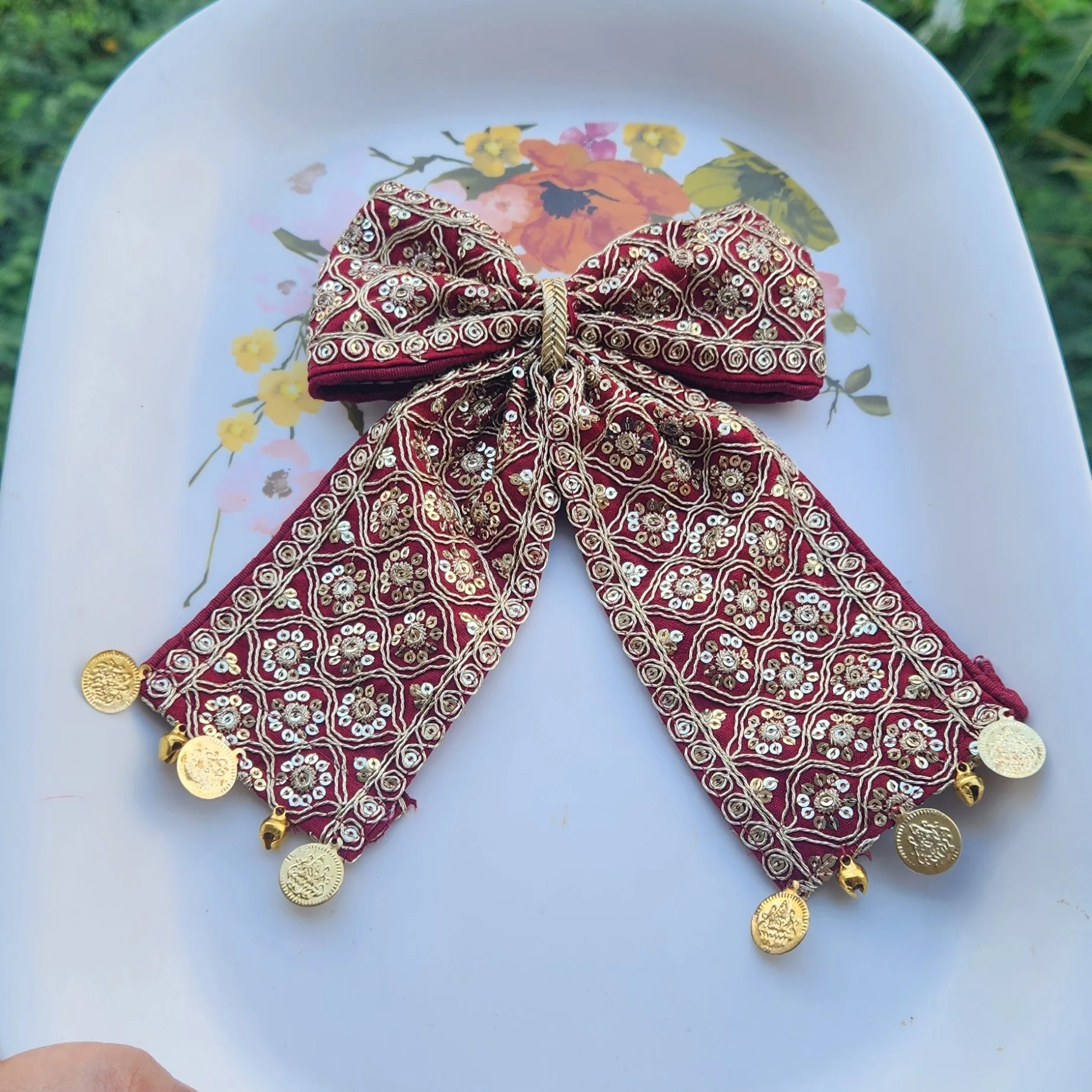 Zari Bow – Elegant Lace Hair Accessory